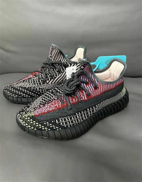 아디다스 이지 부스트 350 V2 예힐 - 논리플렉티브 FW5190 photo review