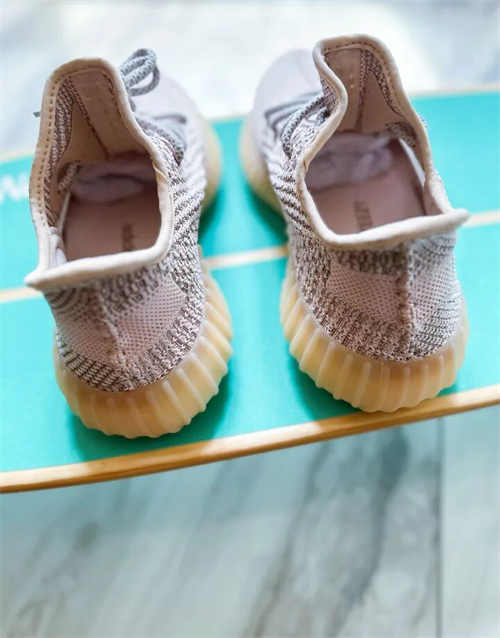 아디다스 이지 부스트 350 V2 예사야 - 리플렉티브 FX4349 photo review